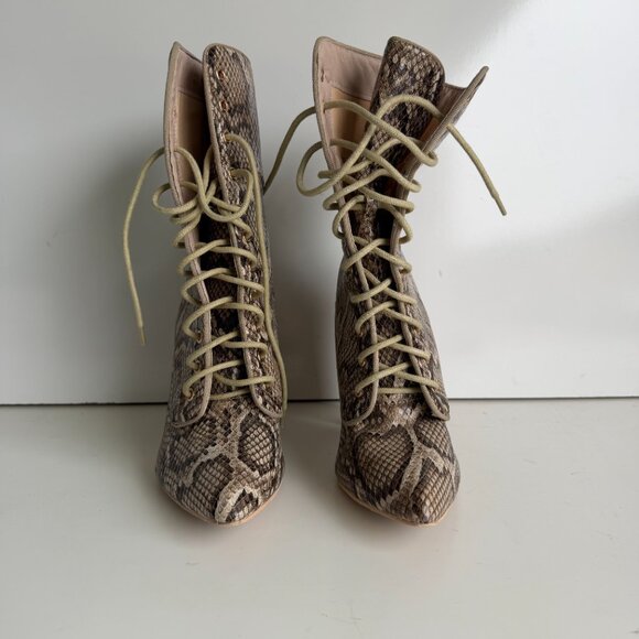 Fashion Nova Queen Of The Game Booties Size 8 Women’s Heeled Boots - Picture 2 of 10